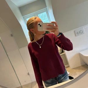 Supergullig stickad tröja❣️ - Säljer denna superfina stickade tröjan i storlek M, men skulle säga att den är mer som S