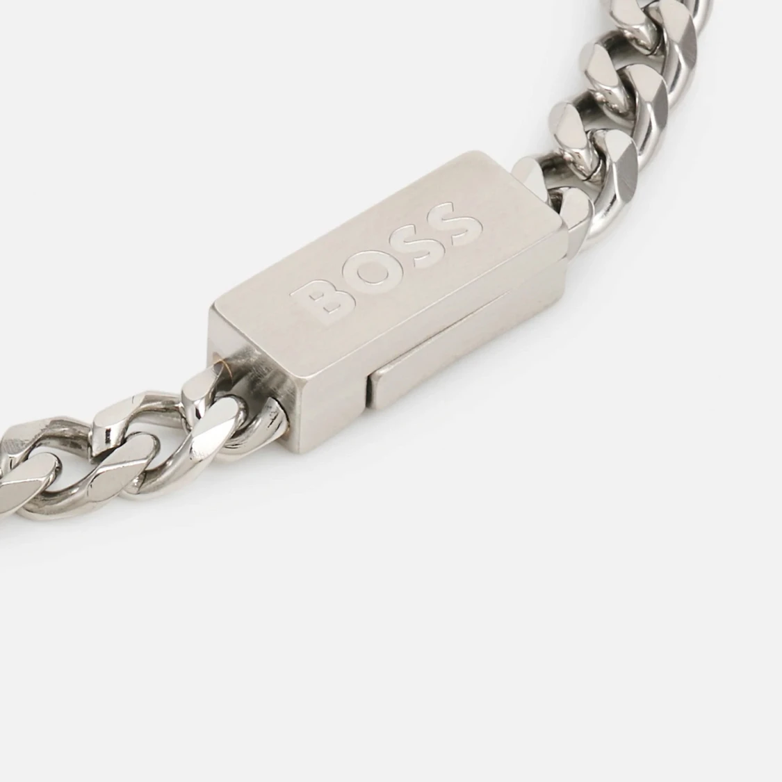 Silverfärgat armband från BOSS