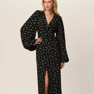 SÖKER adoore klänning - SÖKER! Svart adoore positano i storlek 40 eller 42💕