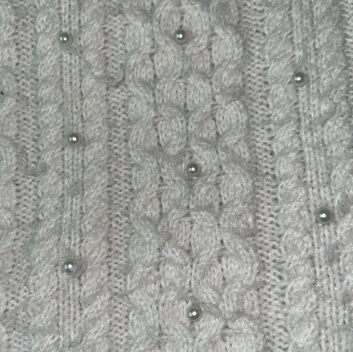 Vit stickad tröja med pärlor - 3