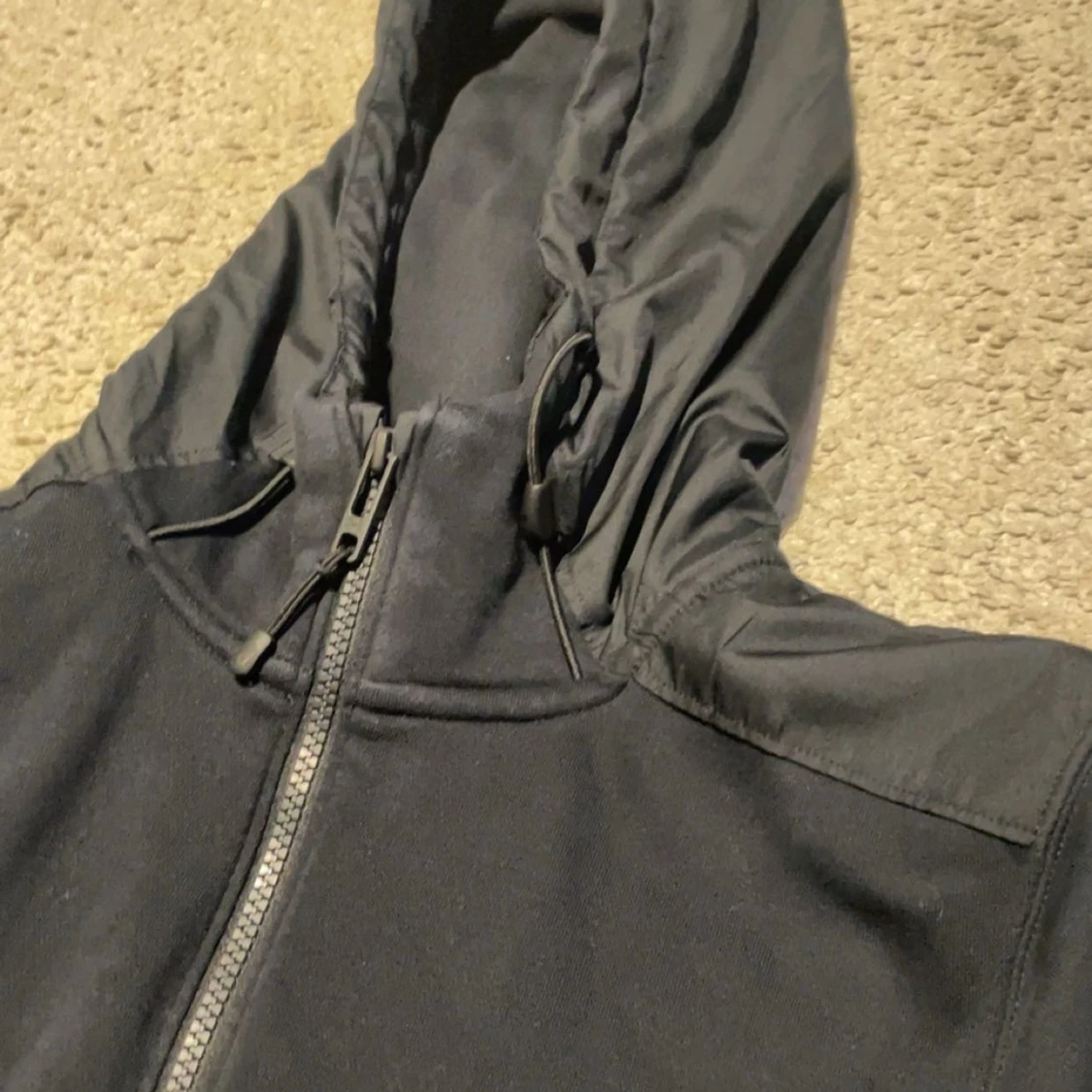 Svart hoodiejacka från Under Armour - 2