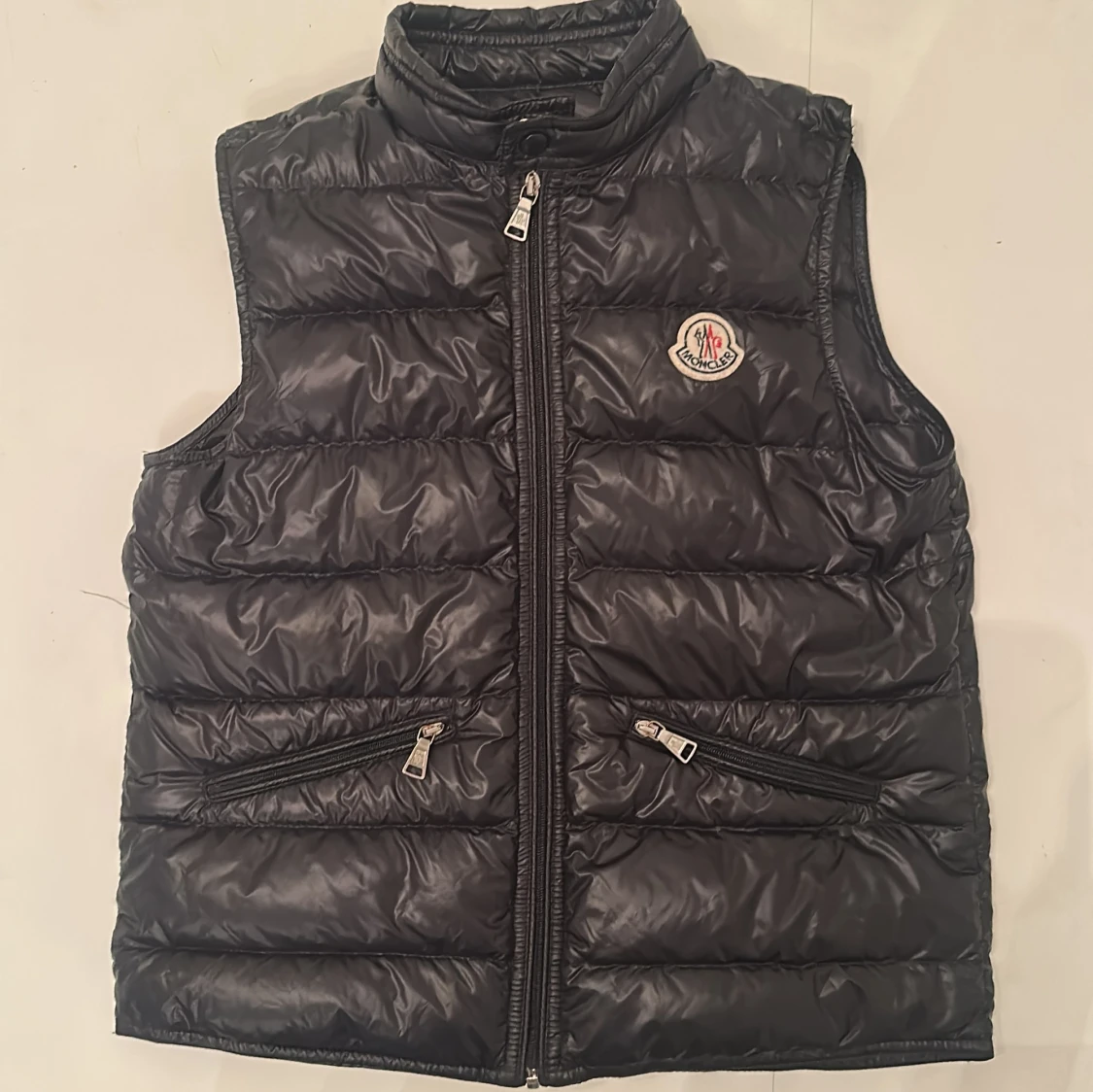 Svart dunväst från Moncler