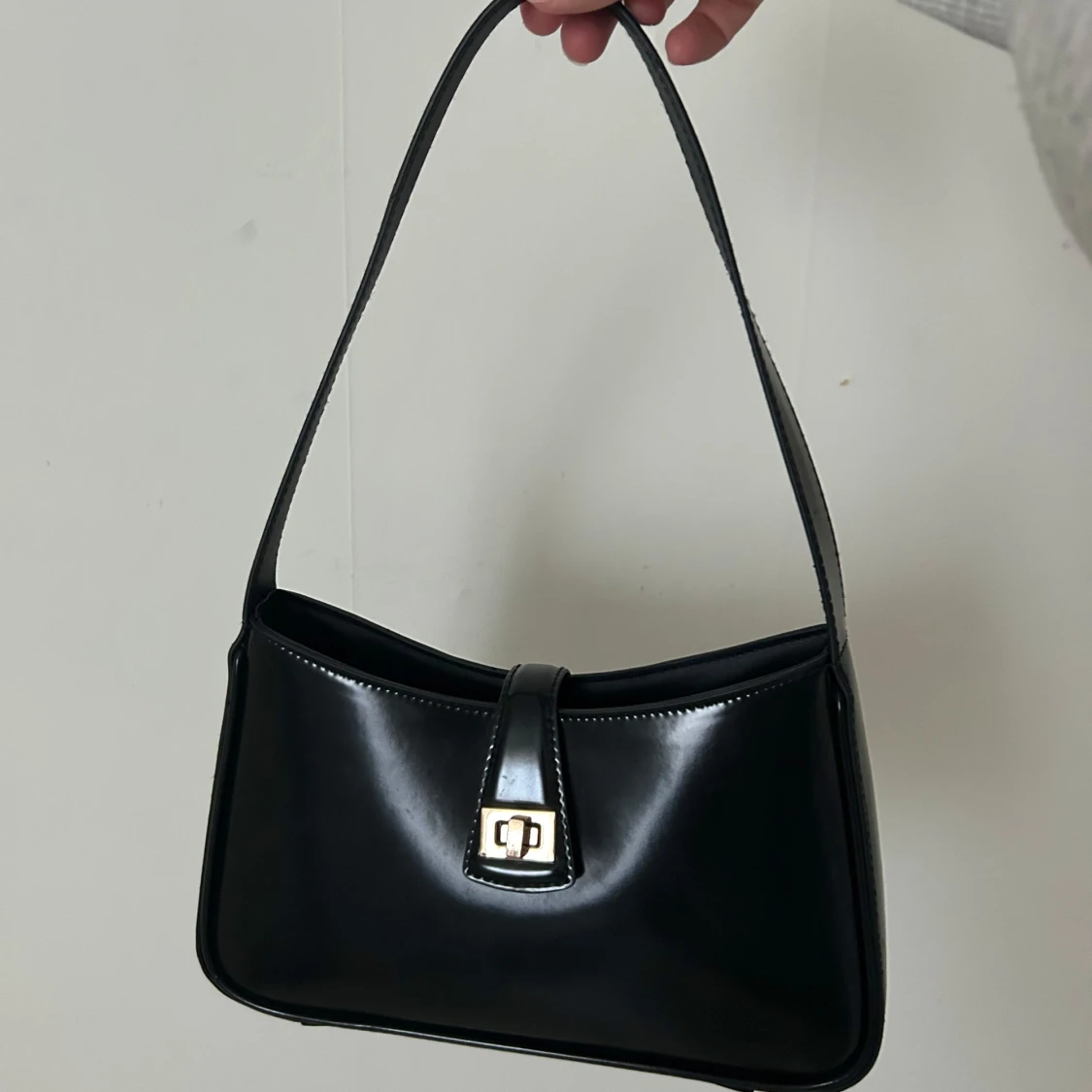 Svart axelväska från H&M