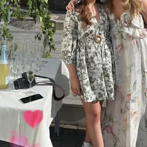 Sommarklänning - Jättefin sommarklänning, använd endast en midsommar💕