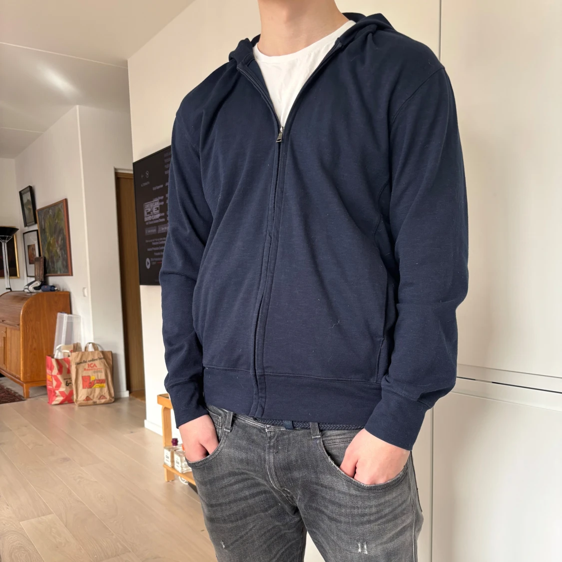 Mörkblå hoodie med dragkedja - 1