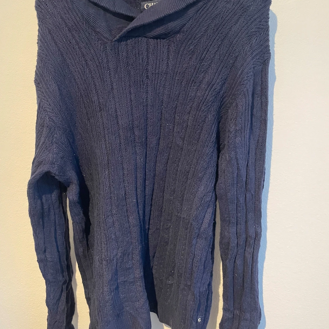 Marinblå stickad tröja