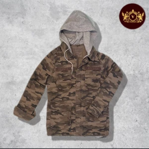 Vår jacka - Vår jacka | Skick:9/10 | vårat pris endast 399Kr | Storlek S | Svarar gärna på era frågor och funderingar! ✌️