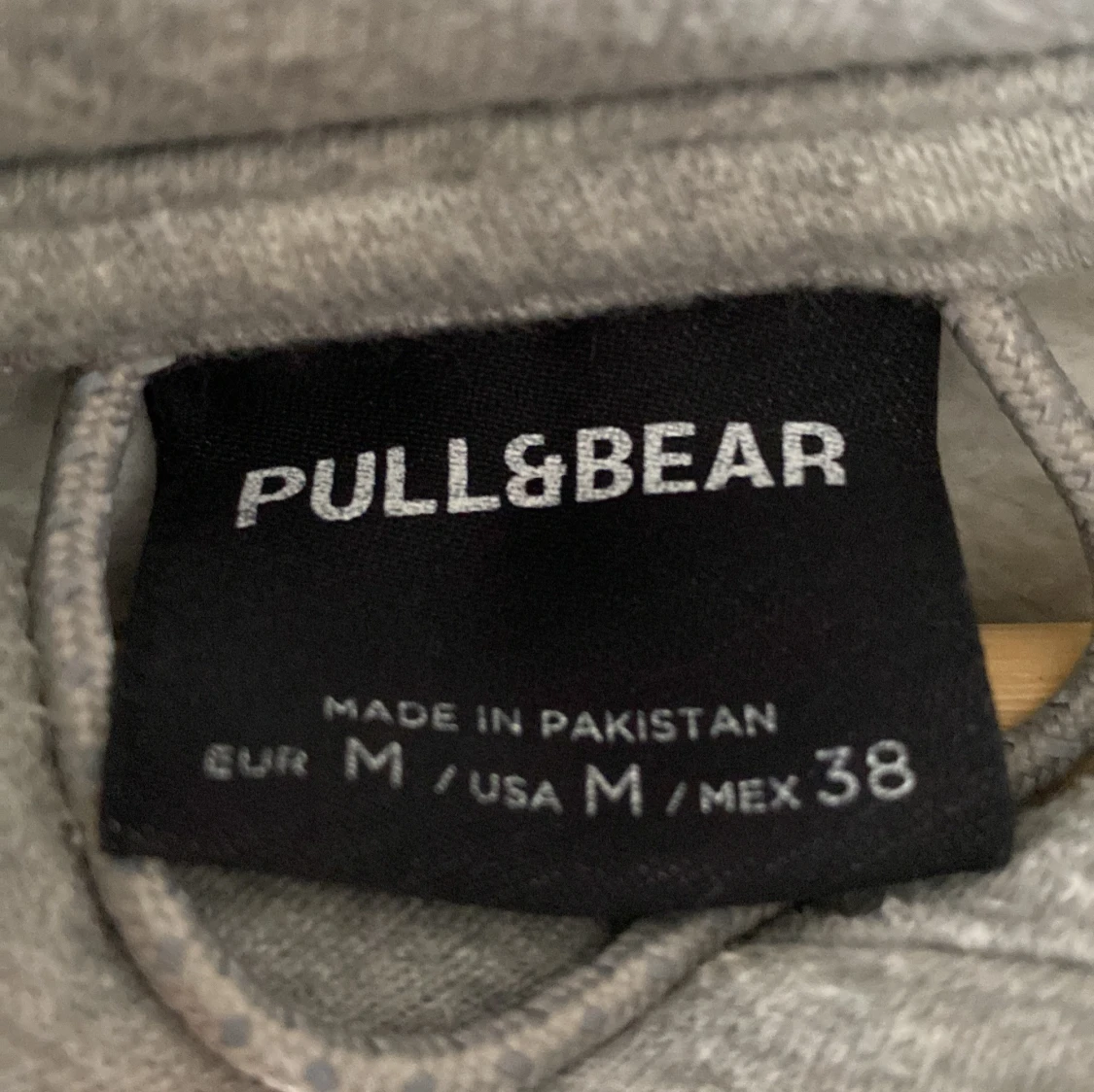 Grå hoodie från Pull&Bear - 2