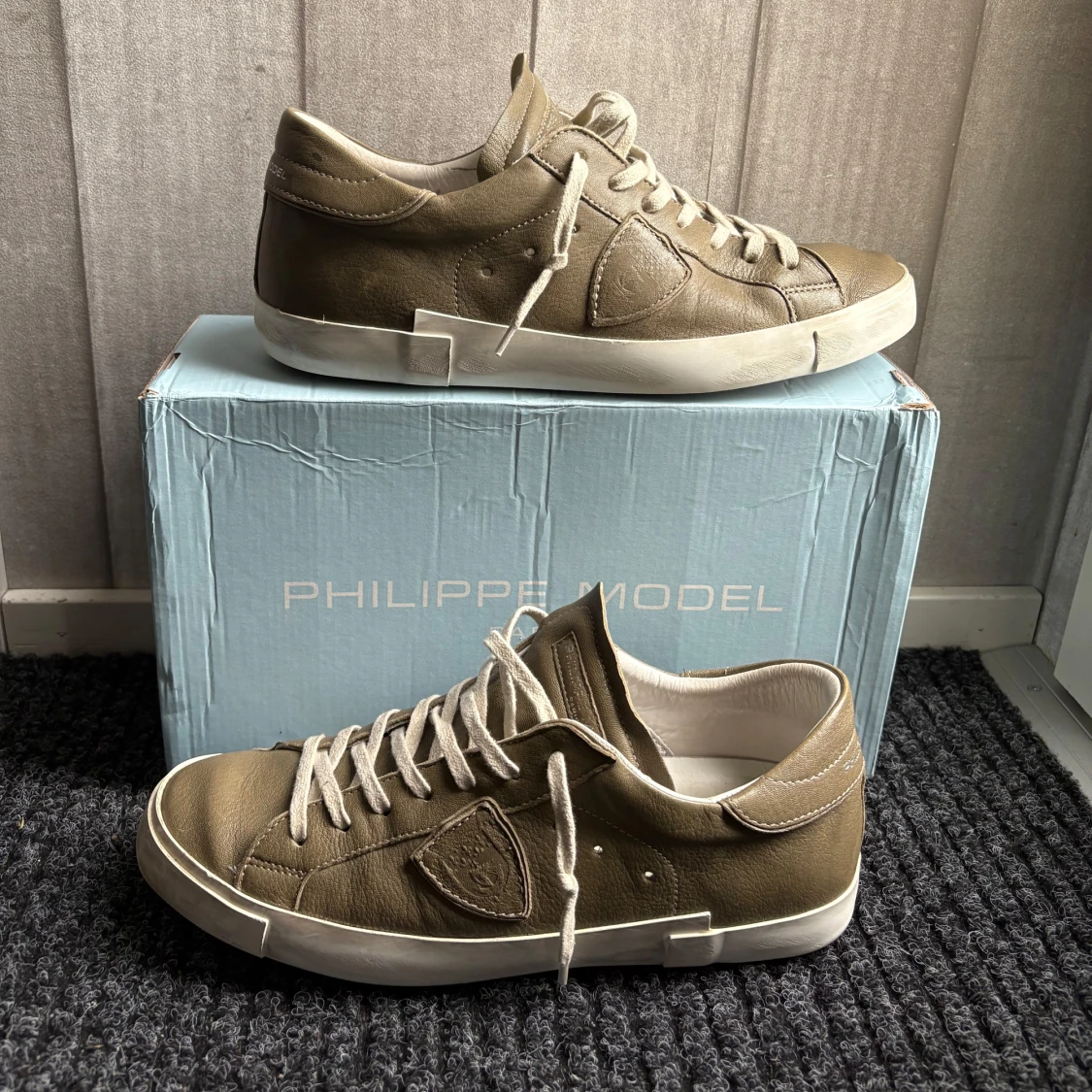 Gröna sneakers från Philippe Model