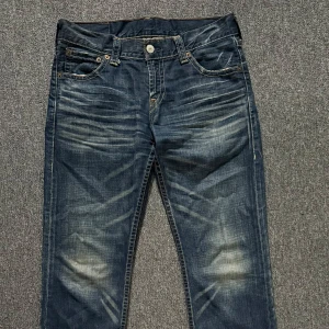 Levi's 502 jeans - Snygga Levi's 502 jeans i en klassisk blå färg. De har en normal passform med en rak stil och passar bra till en skön look. Storleken är i W34 L33. Dom är nästan aldriga Använda. 
