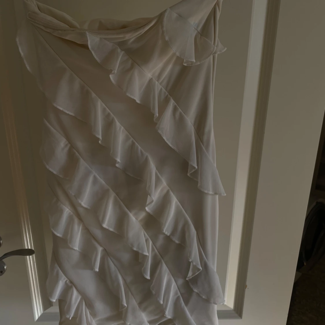 Vit axelbandslös klänning från Oh Polly - 1