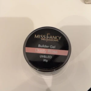 Naglar - Builder Gel Dusty Rose från Miss Fancy. Oöppnad. Kostar 329kr ny