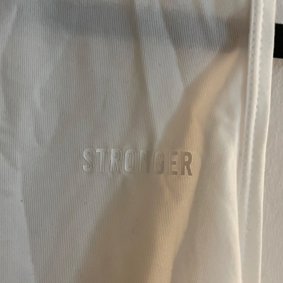 Vit linnetopp från Stronger - 1