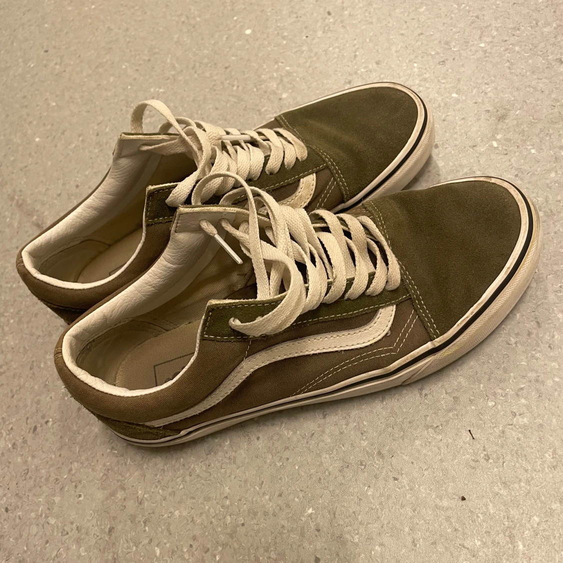 Olivgröna Vans Old Skool sneakers - 1