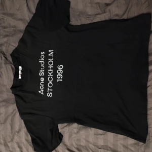 Acne Studios t-shirt - Priset går att diskutera 