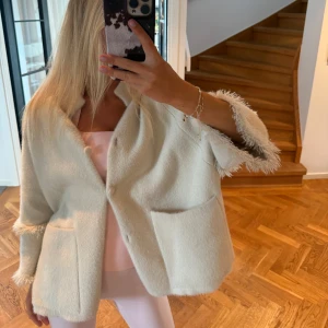 Jackie kappa  - Säljer denna såå najs trekvartsärmade jacka som jag köpte på jackie❤️❤️❤️