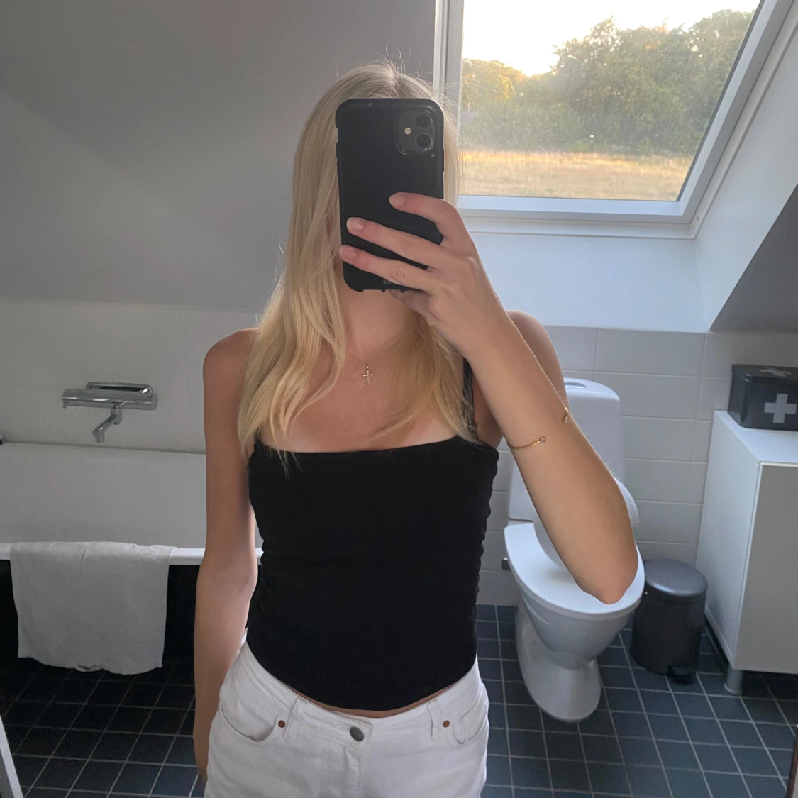 Svart croppad linnetopp