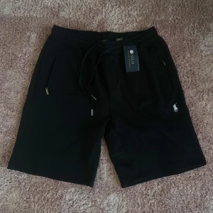 Ralph Lauren shorts  - Ralph Lauren shorts för salu, storlek S helt nya aldrig använda.