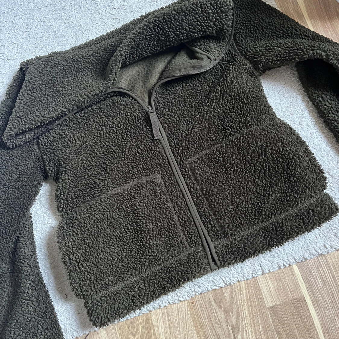 Mörkgrön teddyjacka med dragkedja - 1