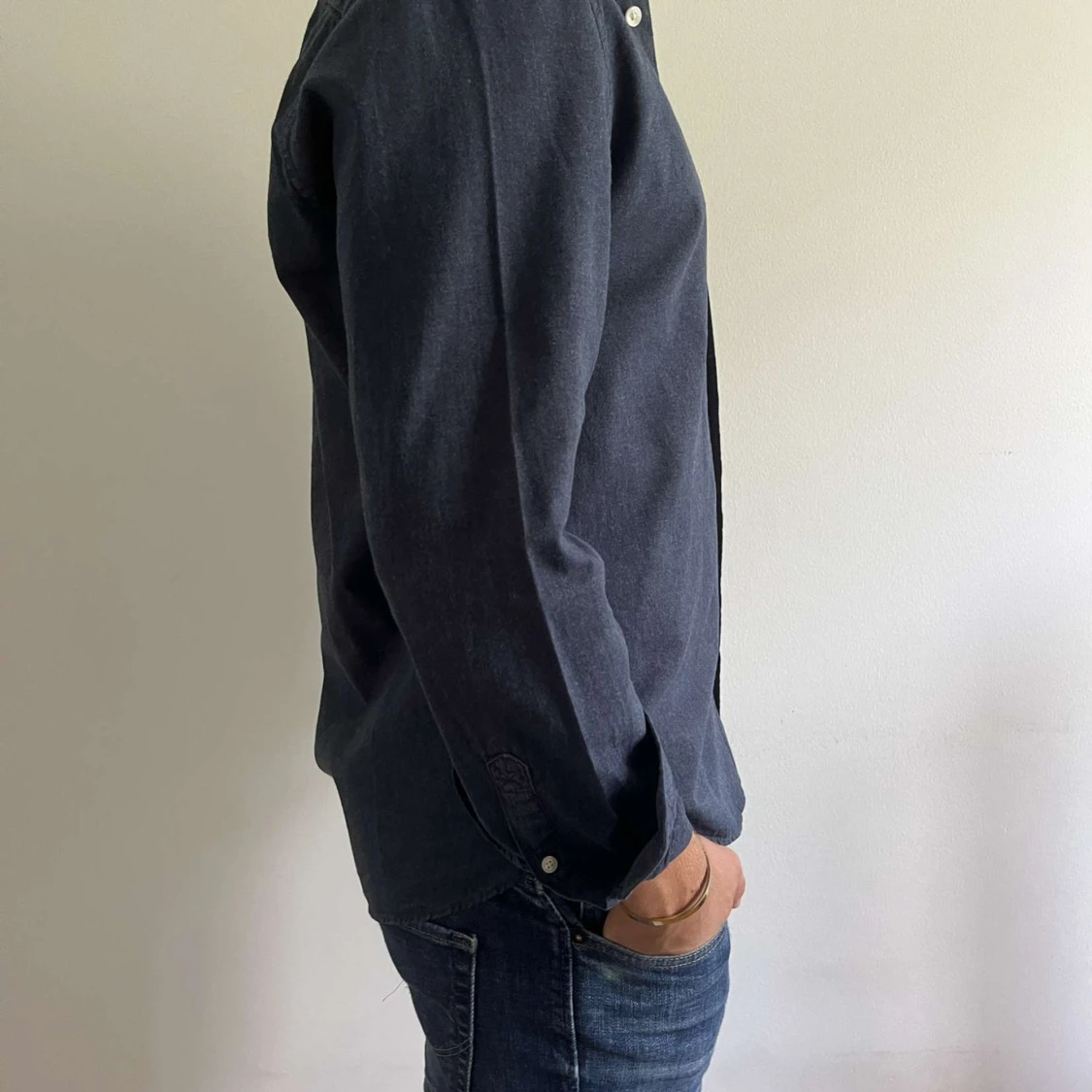 Mörkblå skjorta - 2