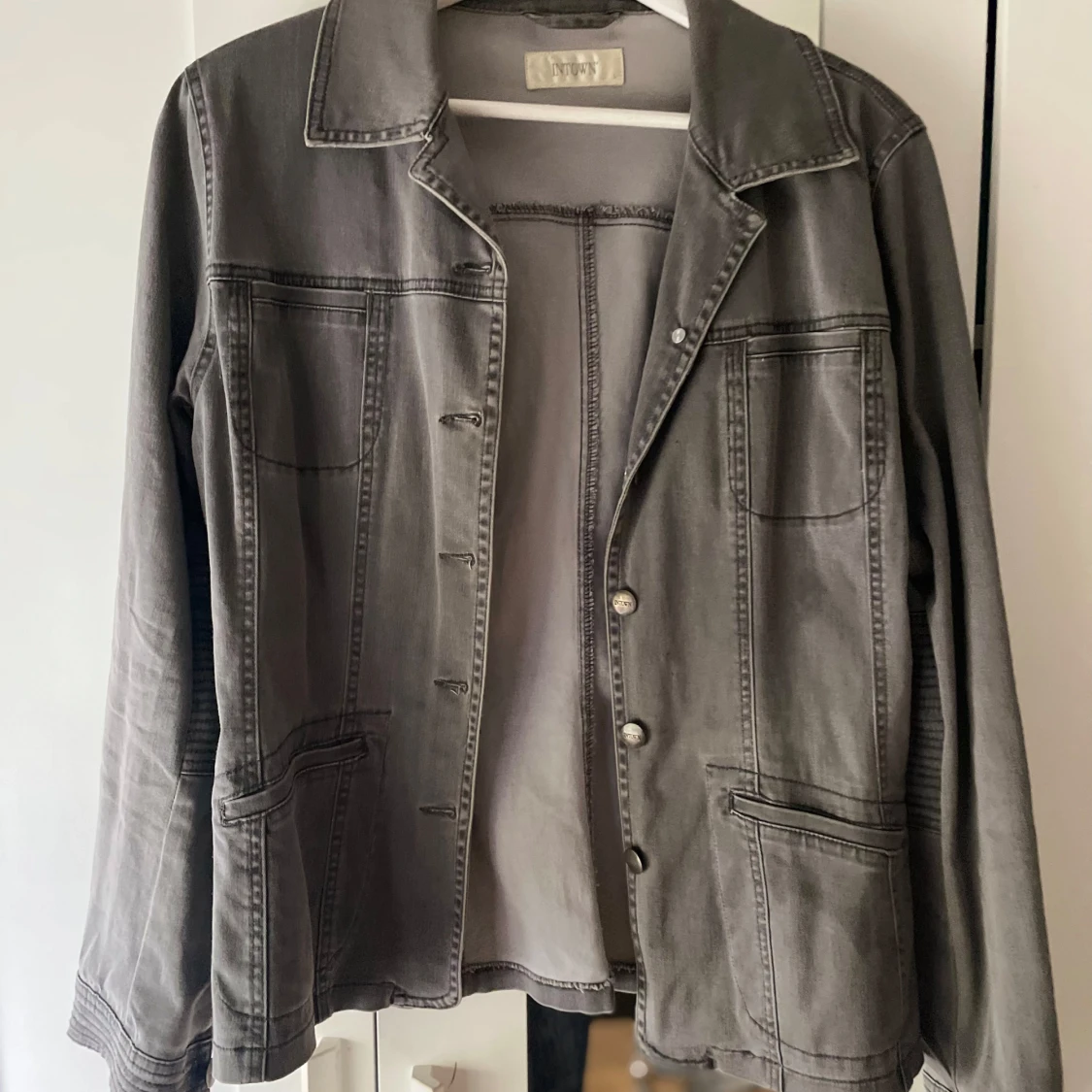 Grå jeansjacka från Intown - 1