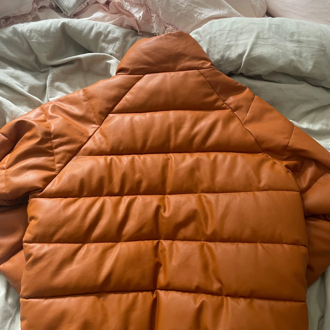 Orange pufferjacka från NA-KD - 1