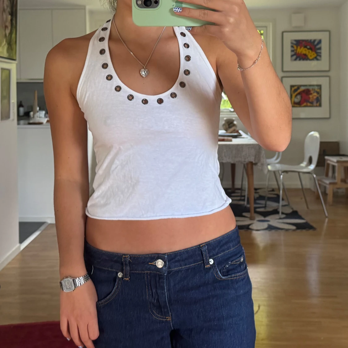 Vit croppad linnetopp med metalldetaljer - 2