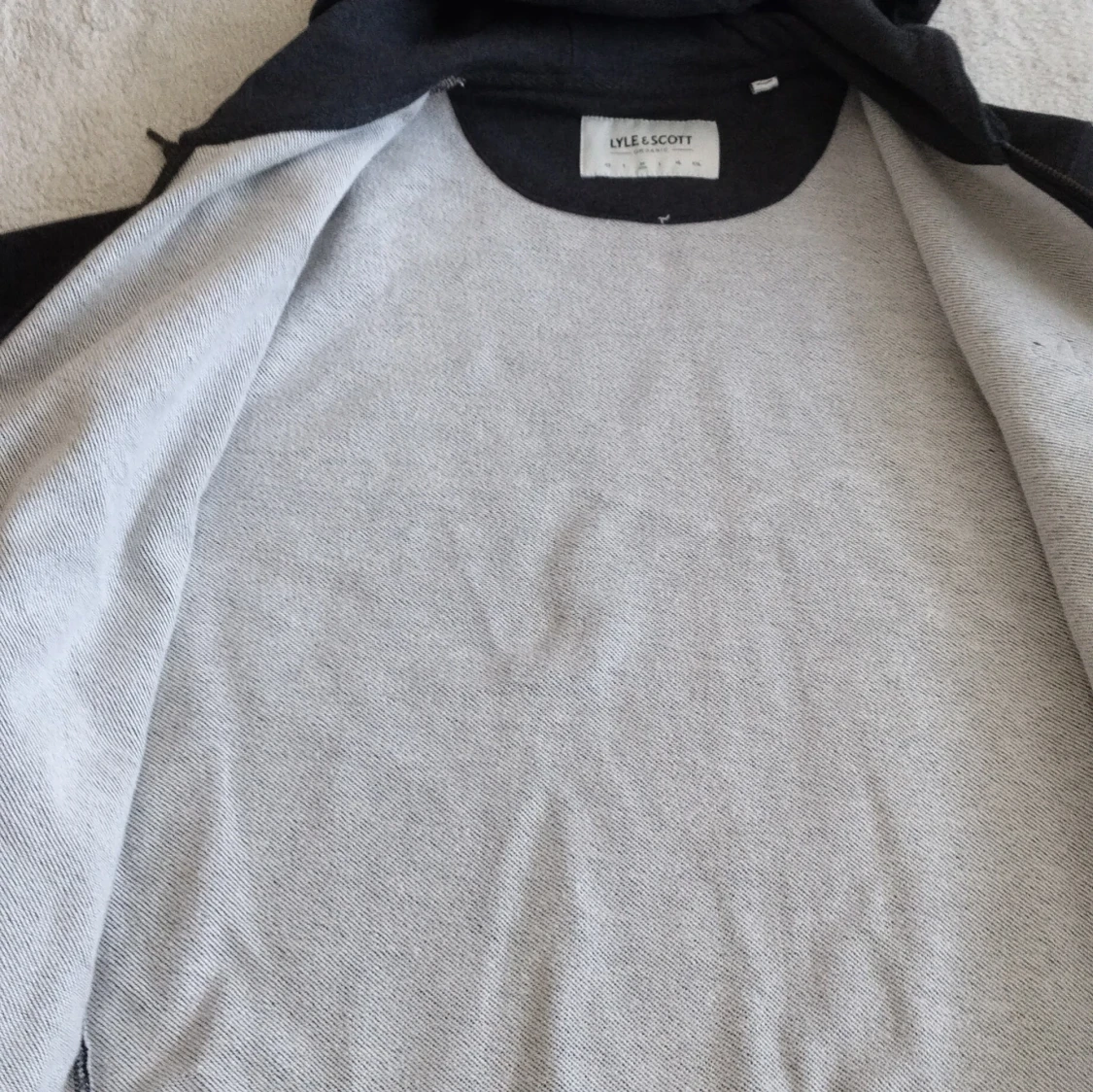 Mörkgrå hoodie från Lyle & Scott stl M  - 4