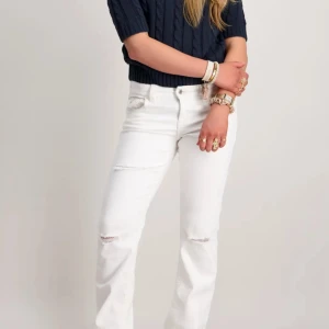 Lågmidjade bootcut jeans  - Säljer dessa snygga lågmidjade bootcut jeans!! Slutsålda!!💓💓