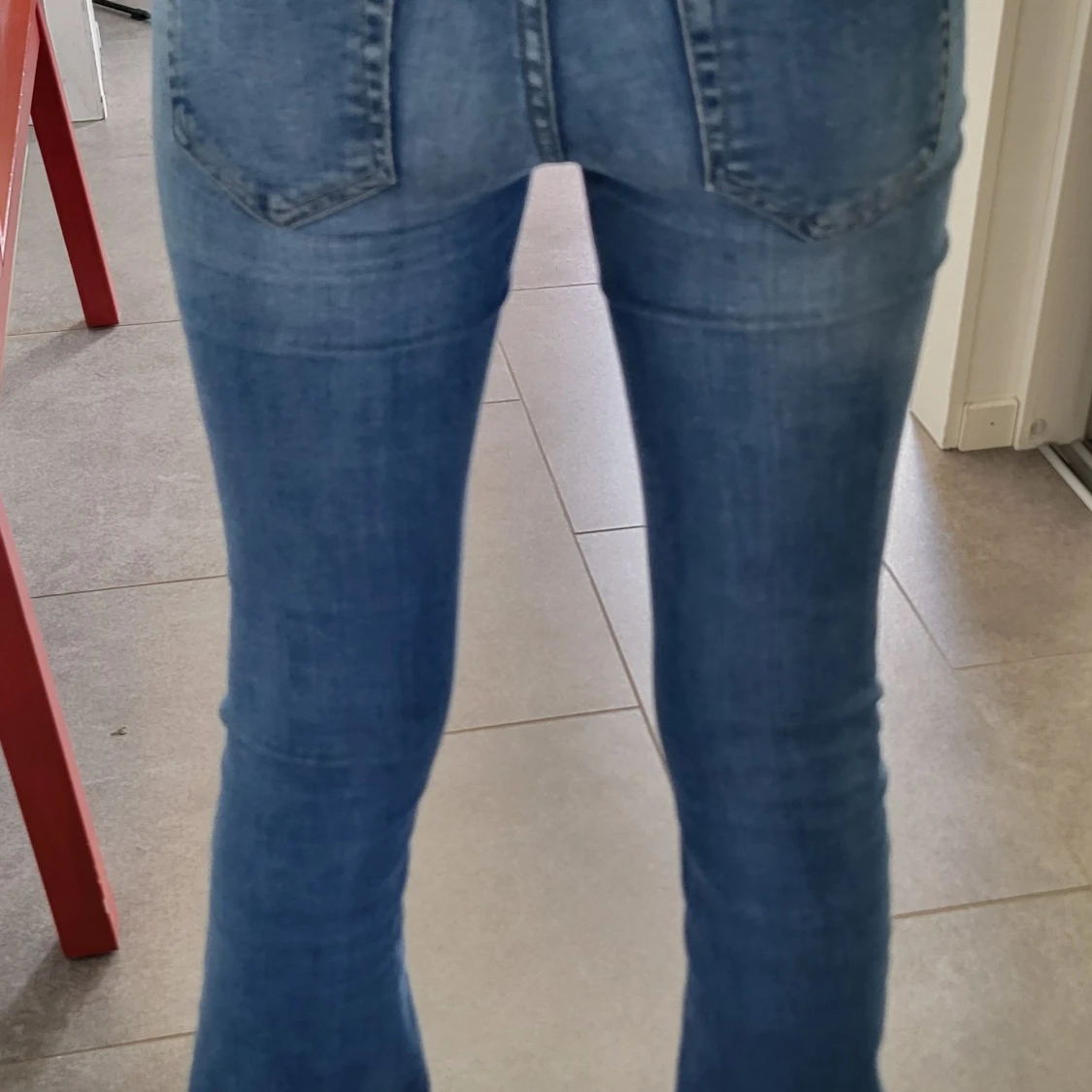 Blå bootcut jeans med dragkedja - 2