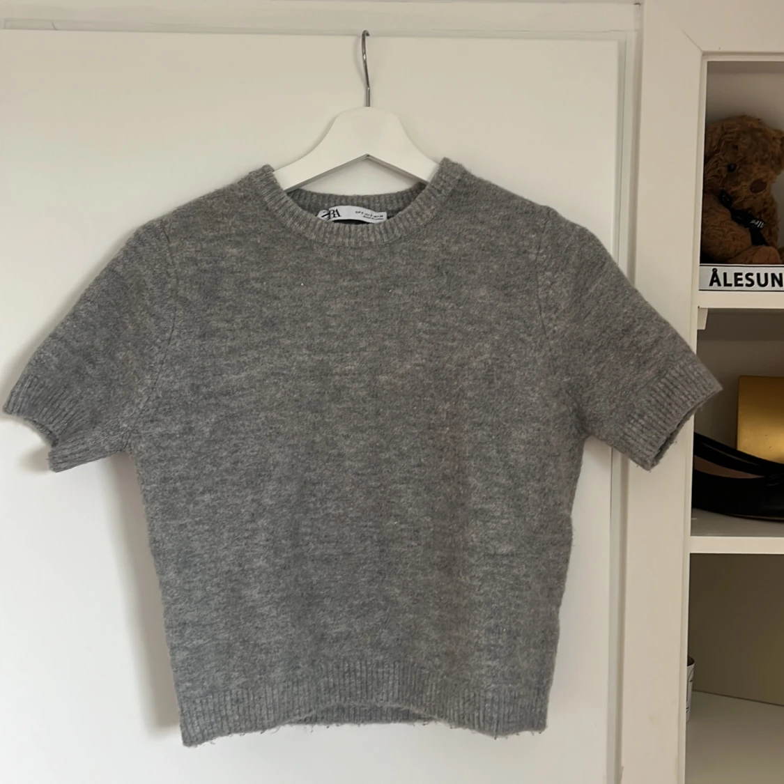 Grå stickad kortärmad tröja Zara