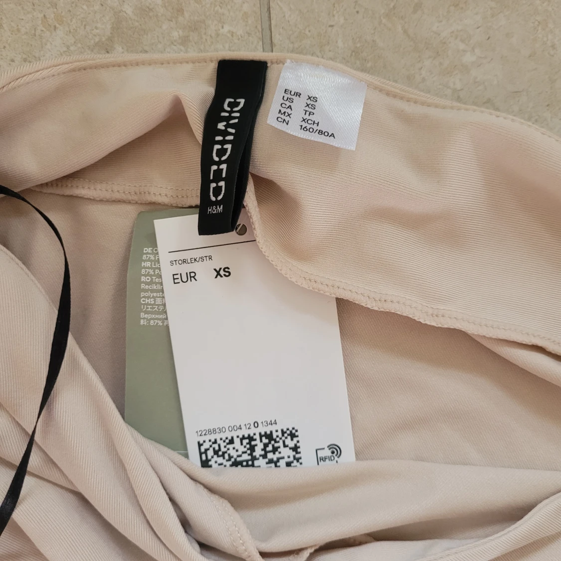 Beige omlott kortklänning - 4