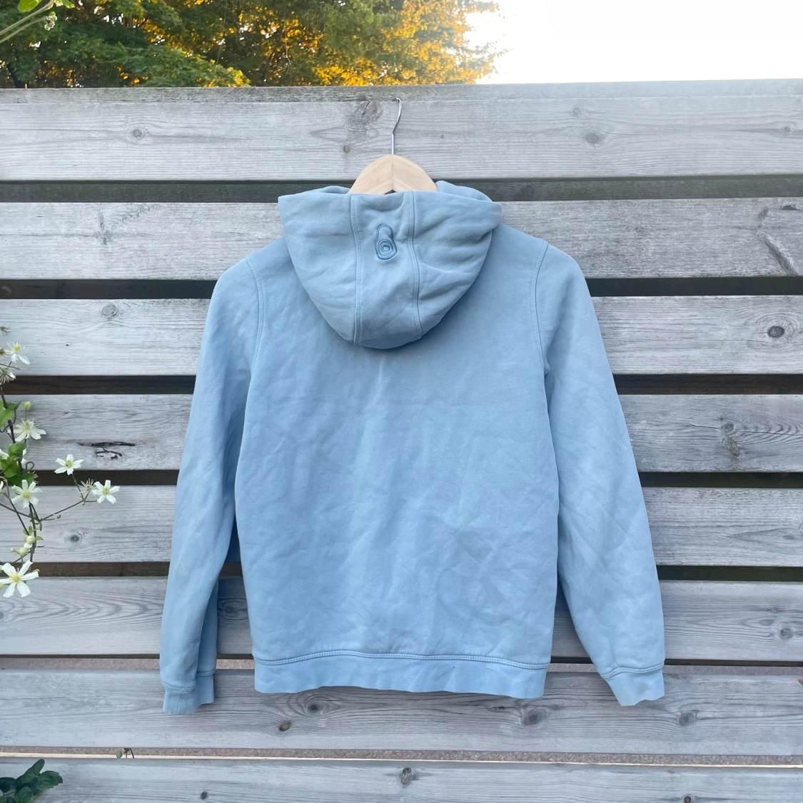 Ljusblå hoodie från Sail Racing - 1