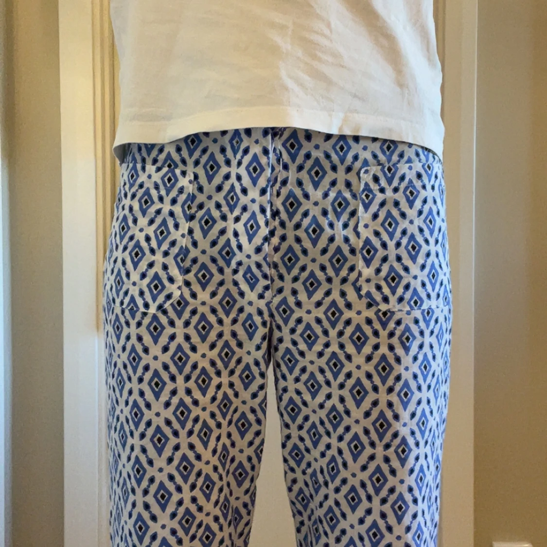 Blåvita mönstrade linnebyxor