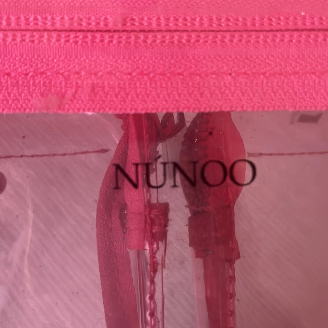 Transparent rosa axelväska från Núnoo - 2