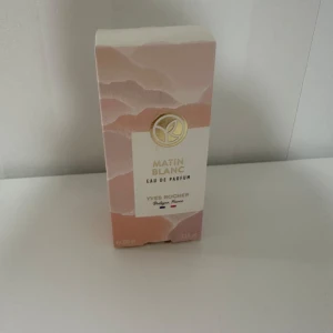 Matin Blanc Eau de Parfum 100ml - Fräsch och blommig parfym från Yves Rocher, Matin Blanc. Doften har inslag av bergamott och apelsinblomma.