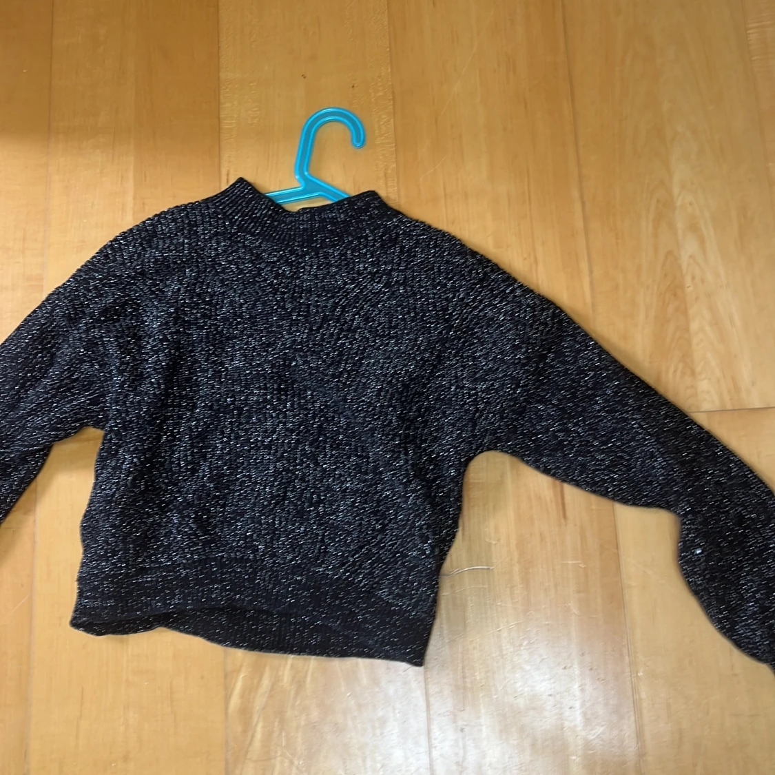 Svart glittrig stickad tröja - 1