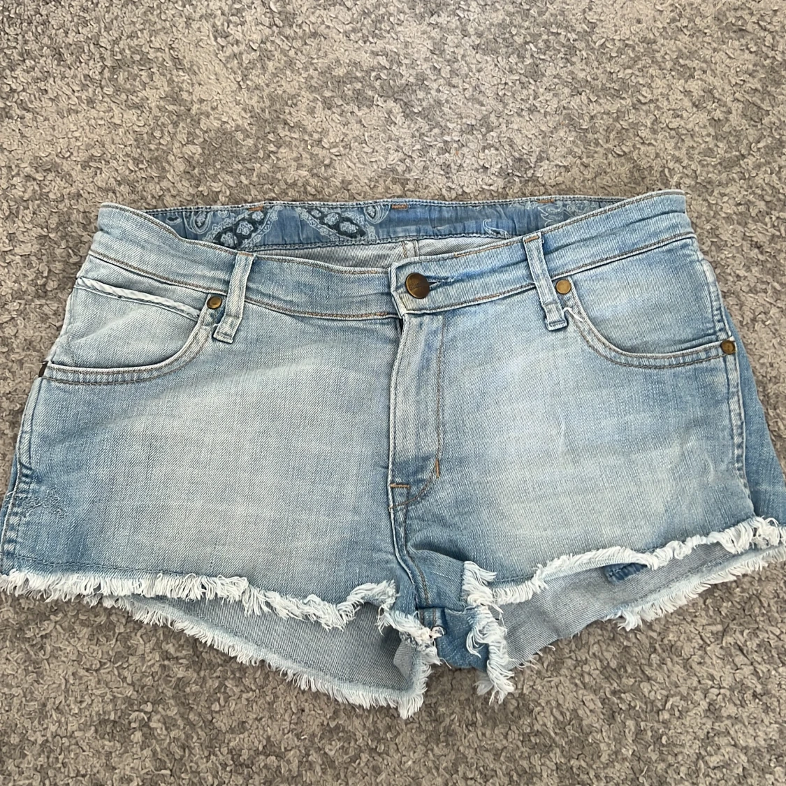 Ljusblå jeansshorts från Wrangler