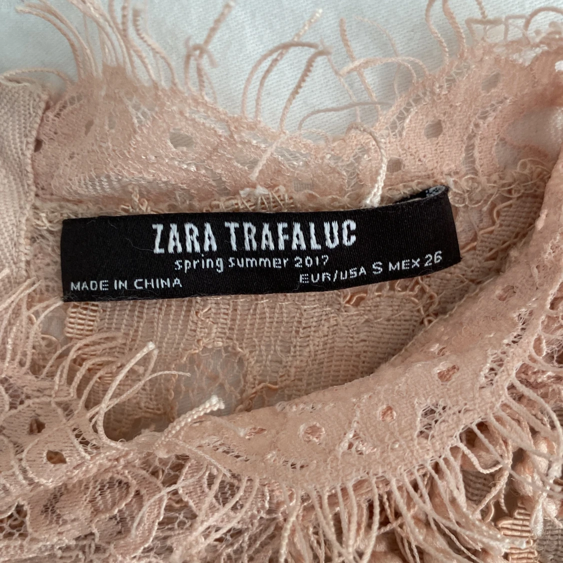 Beige/ljus rosa spetsblus från Zara Trafaluc - 2
