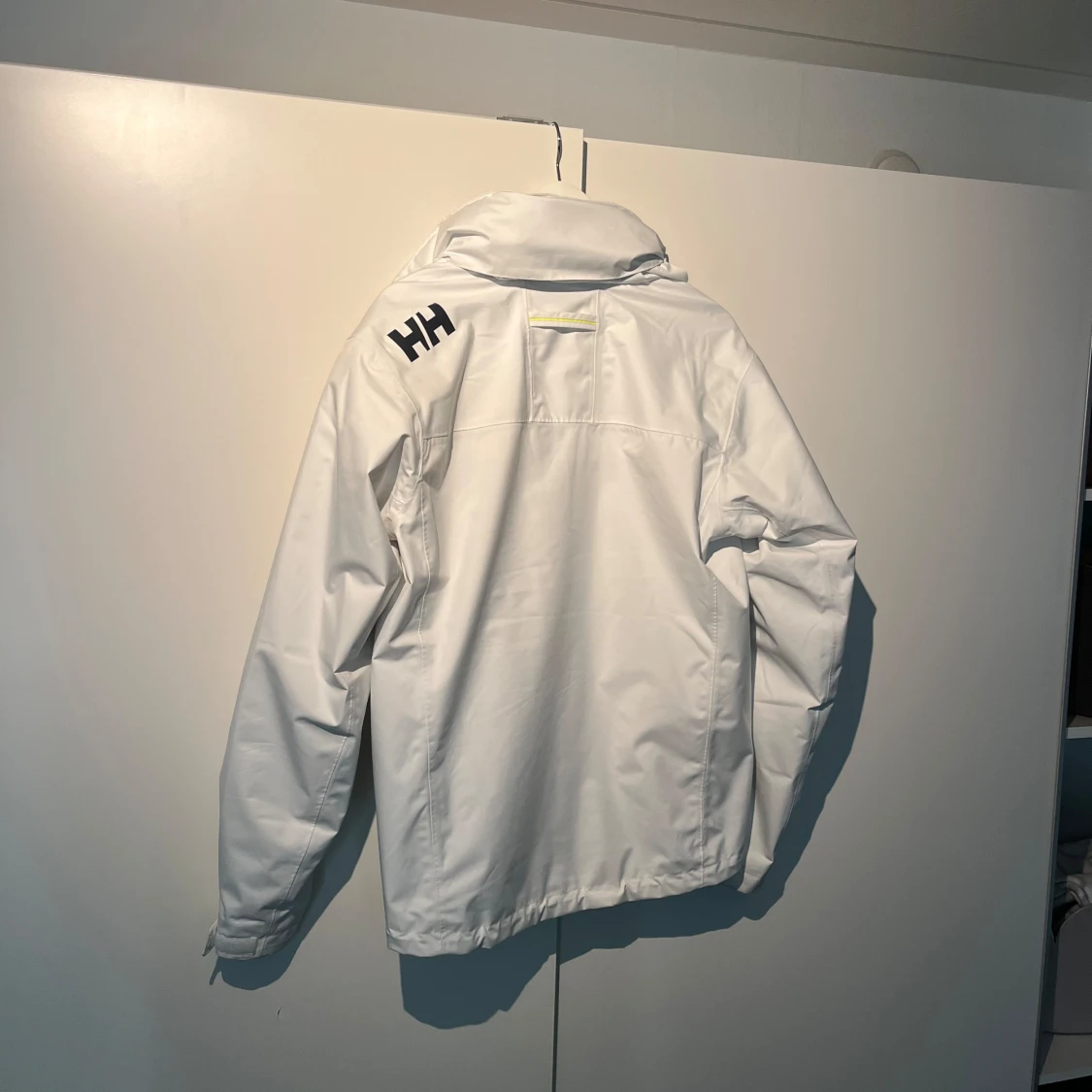 Vit vindjacka från Helly Hansen - 2