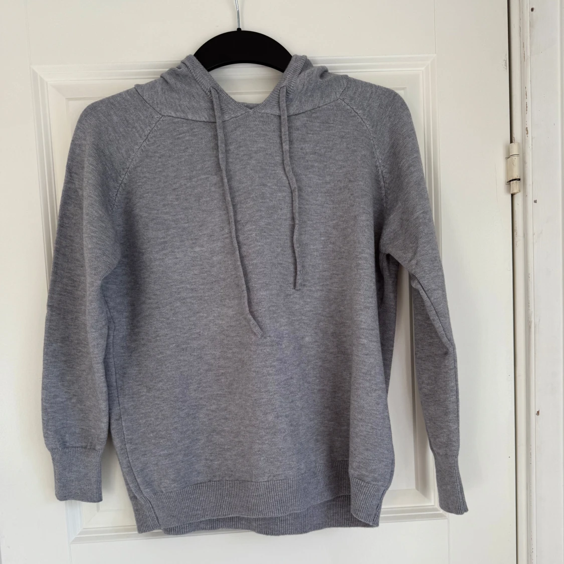 Grå hoodie 