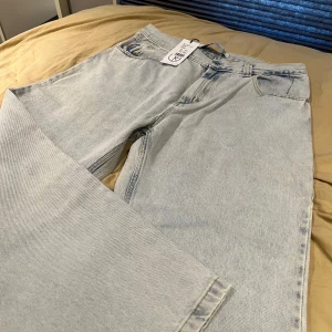 Polar 93 Skate byxor - Säljer dessa för att jag inte har känt att jag vill andvända dem. De är från Junkyard, helt nya! Nypris 1350kr.