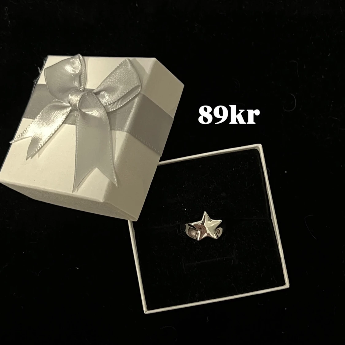 Silvrig stjärn ring  - 1