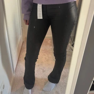 Svarta skinnbyxor - Helt nya jättefina skinnbyxor från Gina💕         Ord. Pris 499kr