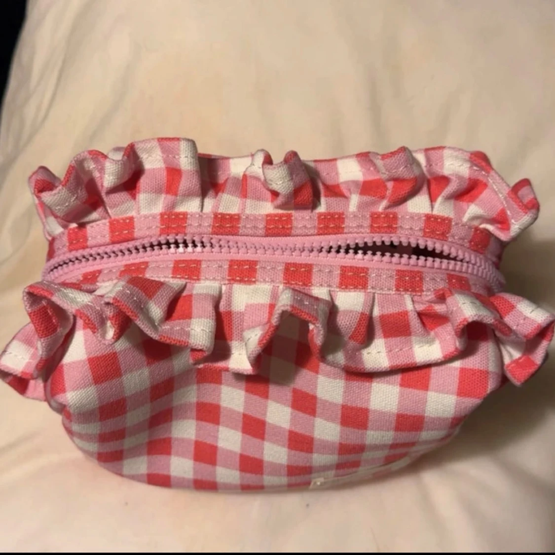 Rutig necessär från Gina Tricot - 1