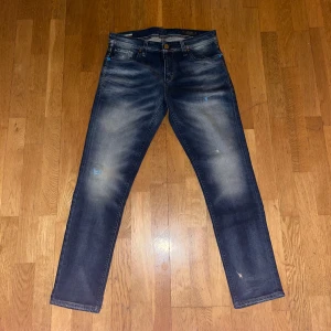 Feta slim fit jeans från Jack & Jones (2) - Tvär feta jeans med galen tvätt i mycket bra skick | Nypris 1300 | Pris ej hugget i sten | Hör av er vid minsta fundering🤗