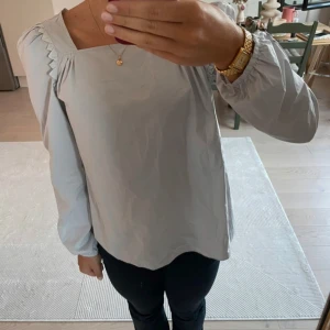 Blus från cos - Fint skick 