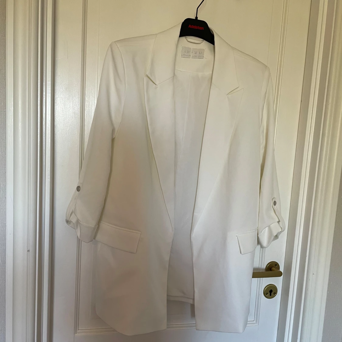 Vit kavaj med trekvartsärm