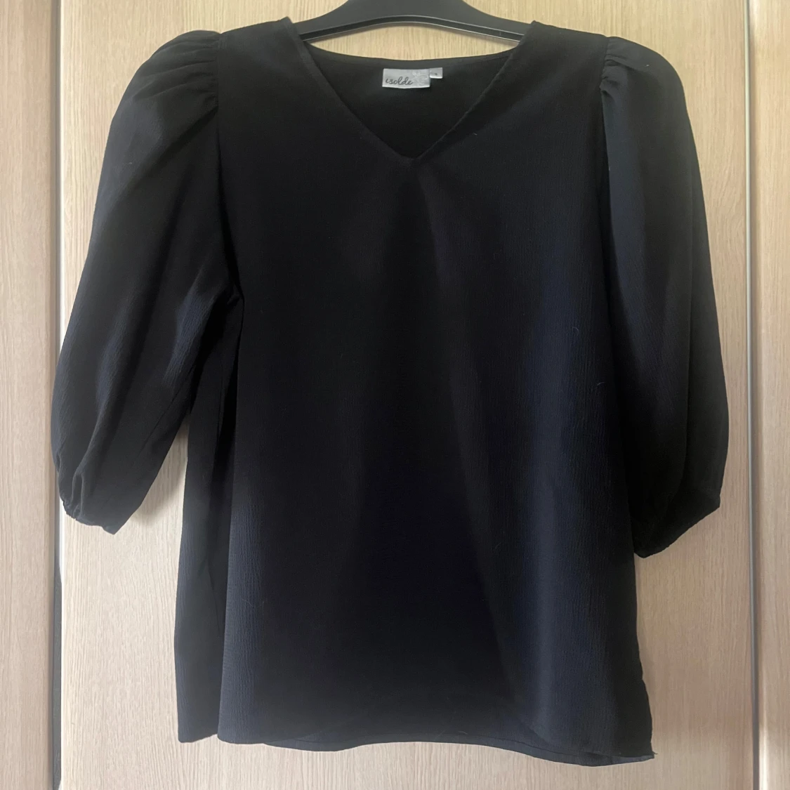 Svart blus med v-ringning