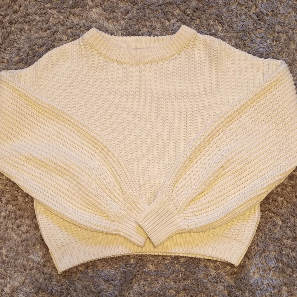 Beige stickad tröja från NA-KD